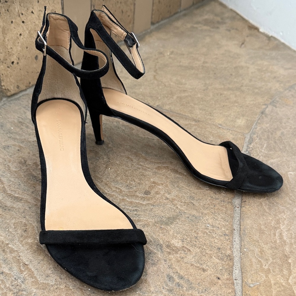 Chic Black Ankle Strap Heels